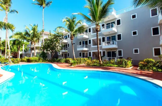 Hotel Deluxe Tropicana Pool